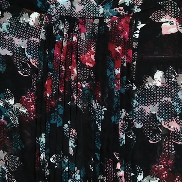 American Rag ruffles & lace top - Picture 6 of 6